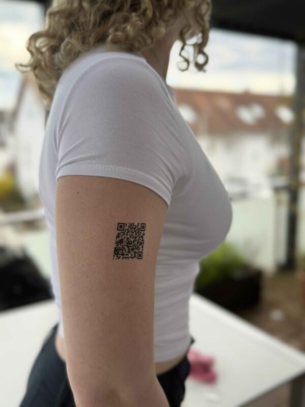 2 x 3 Insta Tattoo temporäres QR Code Tattoo zum Scannen z.B. Insta / TikTok / Facebook / Website Promotion etc. – Bild 3