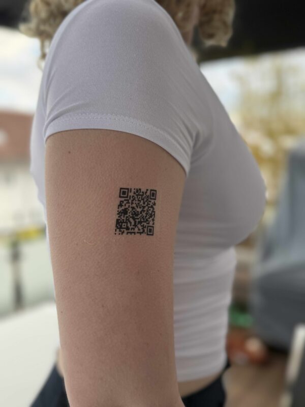2 x 3 Insta Tattoo temporäres QR Code Tattoo zum Scannen z.B. Insta / TikTok / Facebook / Website Promotion etc. – Bild 2